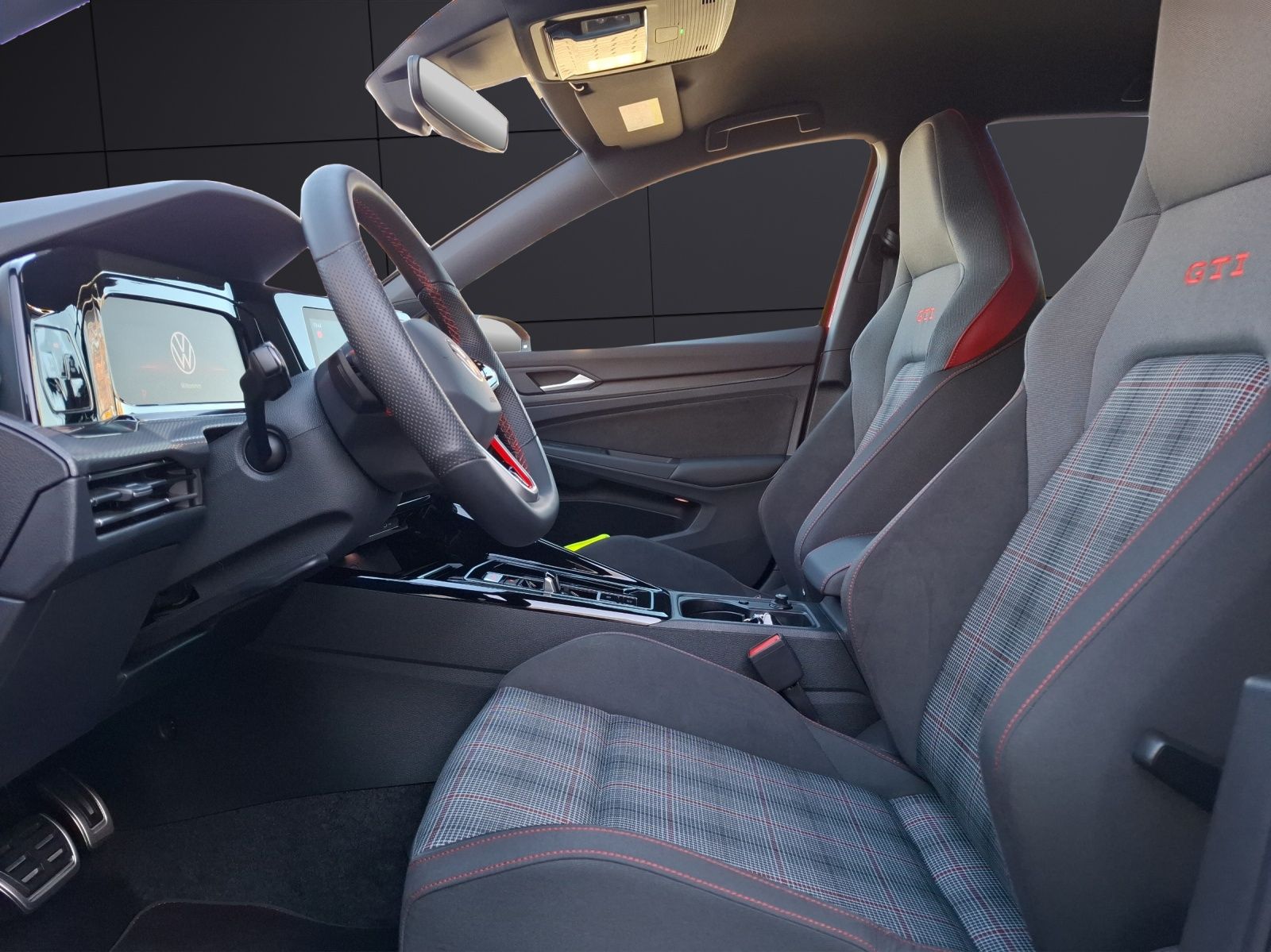 Fahrzeugabbildung Volkswagen Golf VIII GTI DSG LED Navi AID ACC RFK SH 19"