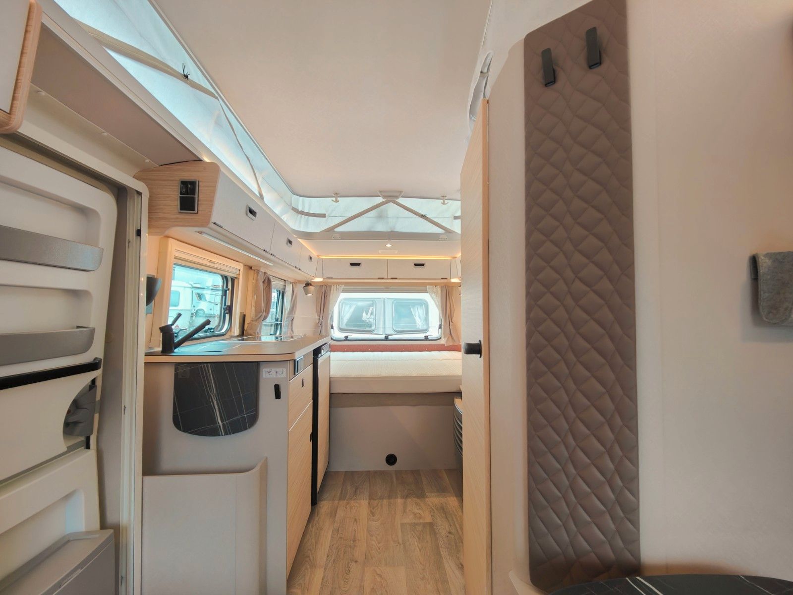 Fahrzeugabbildung HYMER / ERIBA / HYMERCAR Touring 530 Tango Red - JETZT 8.024€ SPAREN !!!