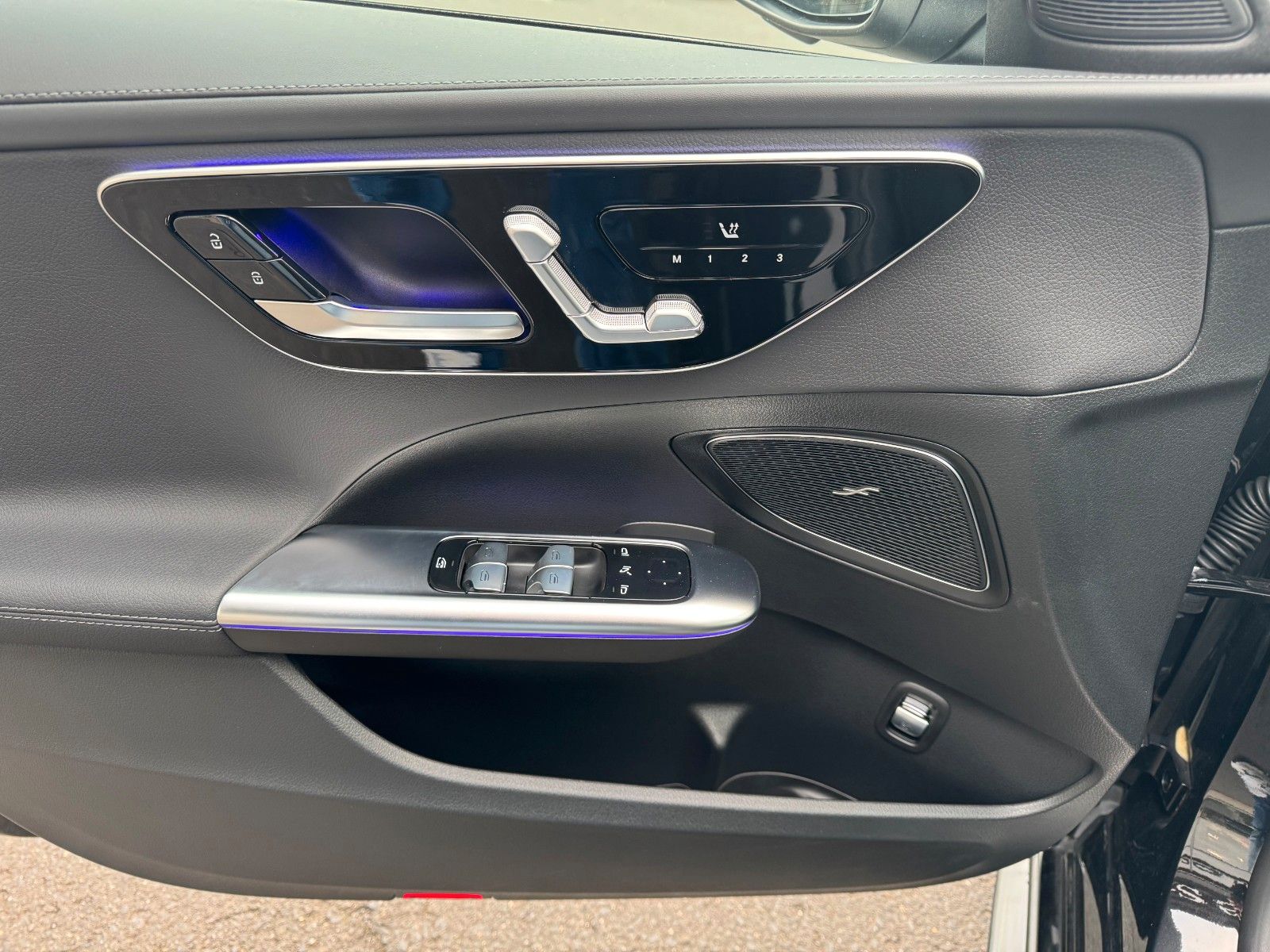 Fahrzeugabbildung Mercedes-Benz C 200d T AMG+Pano+AHK+Distr+Digital+360