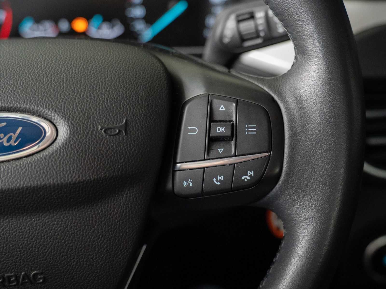 Fahrzeugabbildung Ford Focus Lim. C&C WINTER-P./NAVI/KLIMA/DAB/JRC