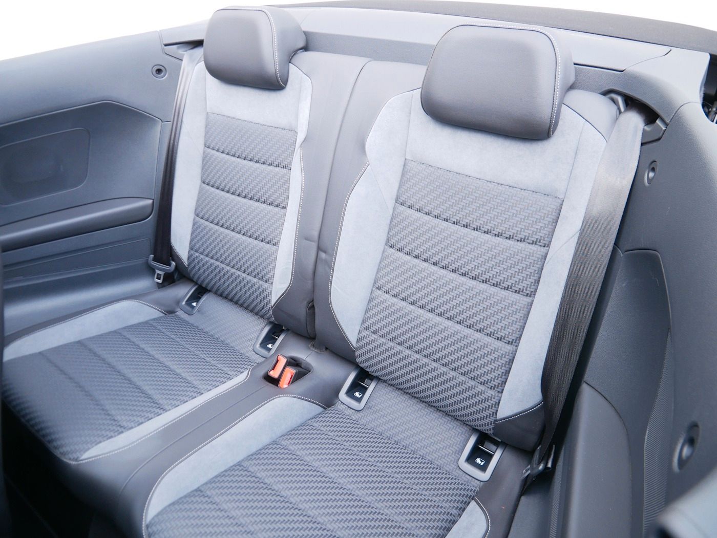 Fahrzeugabbildung Volkswagen T-Roc Cabrio 1.5 R-Line NEU55T Matrix Standhz DC