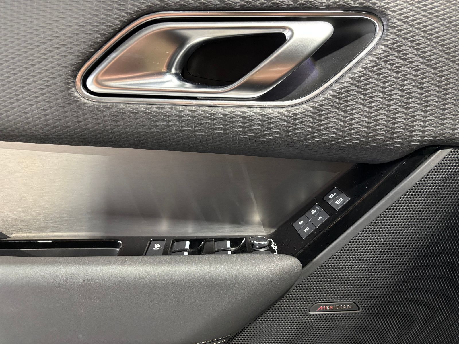 Fahrzeugabbildung Land Rover Range Rover Velar R-Dynamic SE/PANO/MEMORY/APPLE