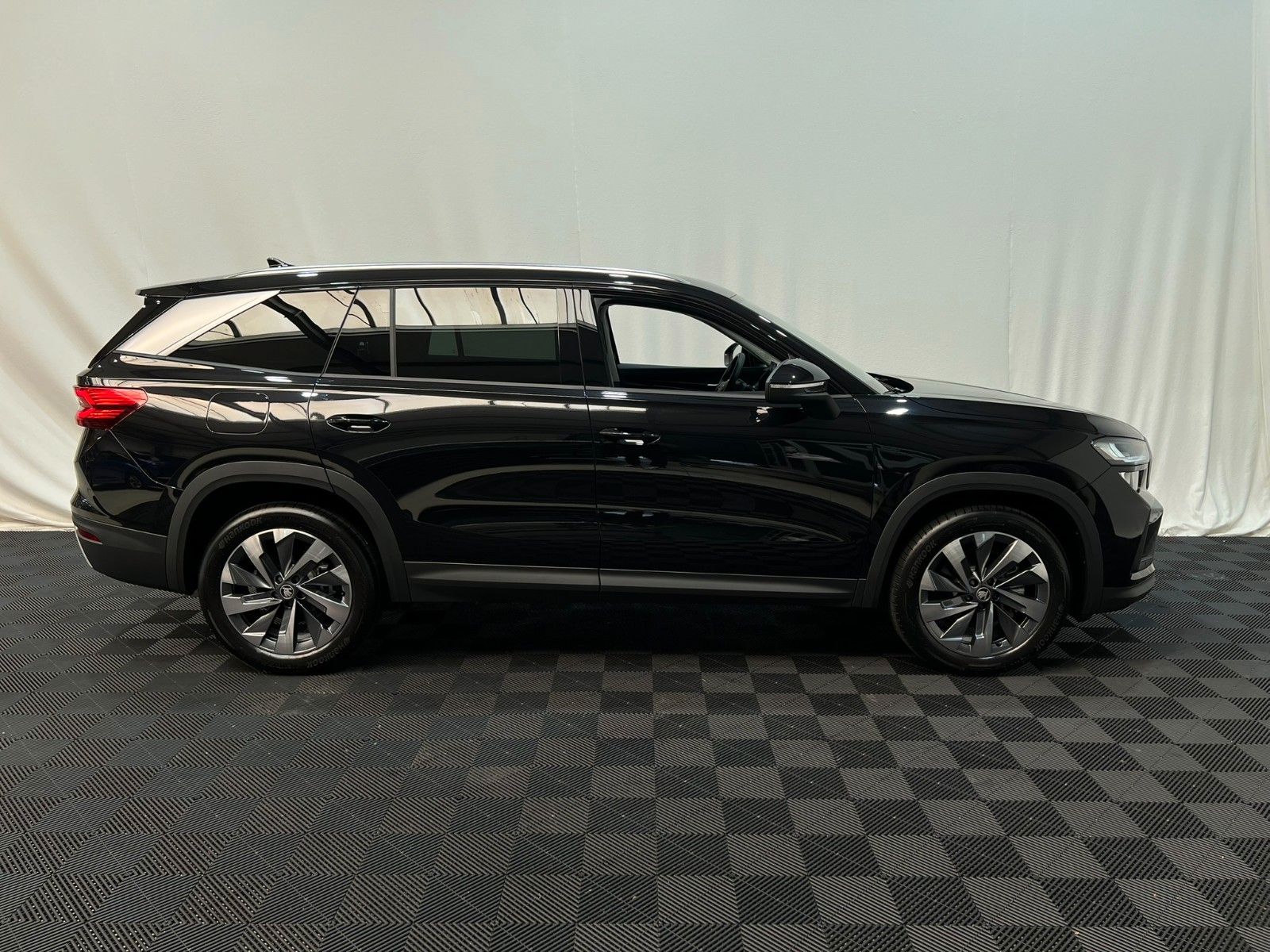 Fahrzeugabbildung SKODA Kodiaq Selection - 7Si - AHK - Navi - DSG