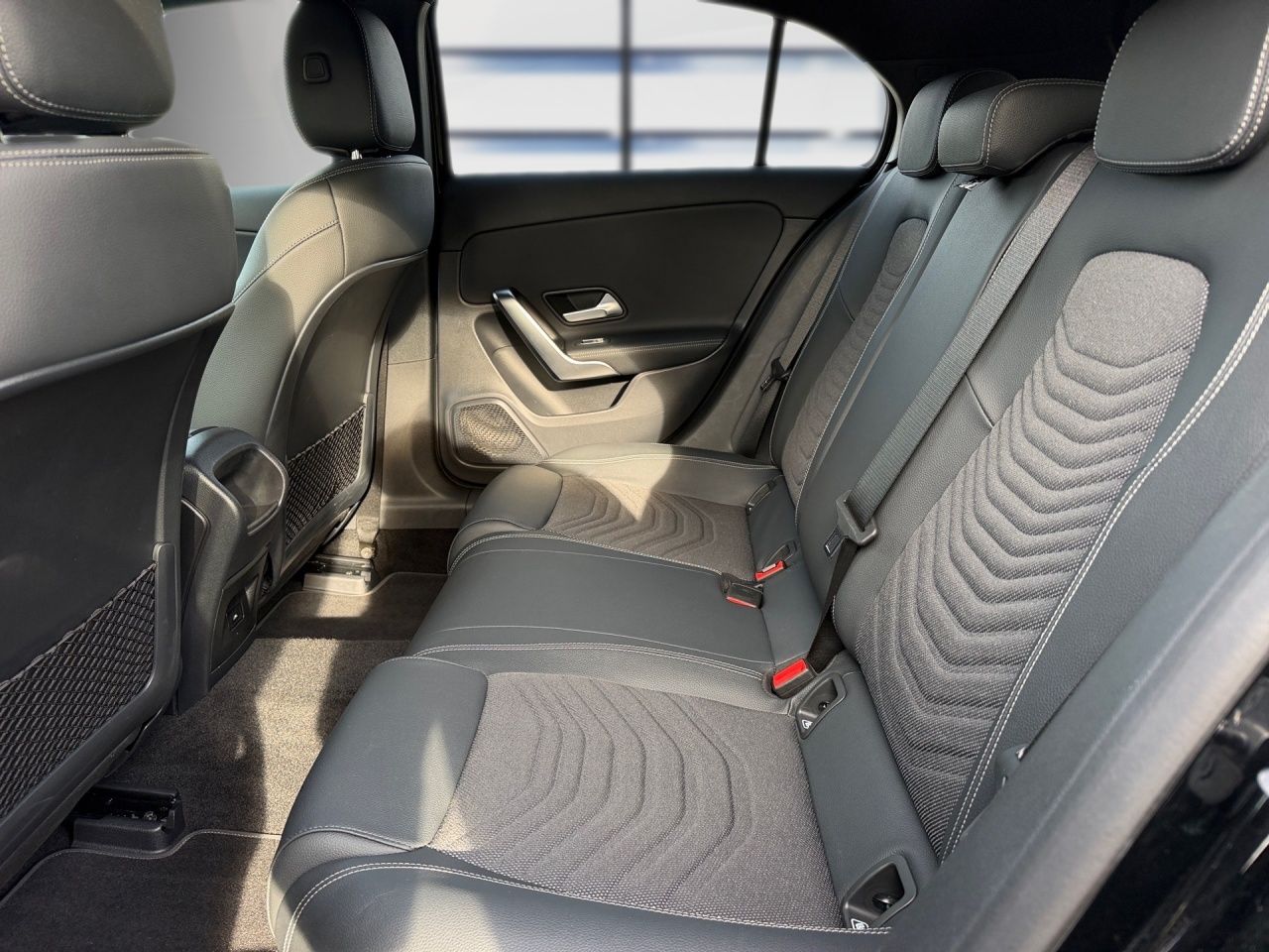Fahrzeugabbildung Mercedes-Benz A 180 NIGHT+MULTIBEAM+KAMERA+SITZKOMFORT+