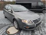 Volkswagen Passat Variant 2.0 TDI *Navi*AHK*GEWERBE/EXPORT - Volkswagen Passat Variant aus 2005