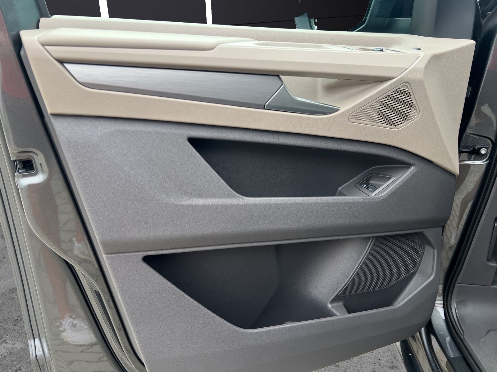 Fahrzeugabbildung Volkswagen T7 Multivan eHybrid Life Standhzg. LED AHK Navi