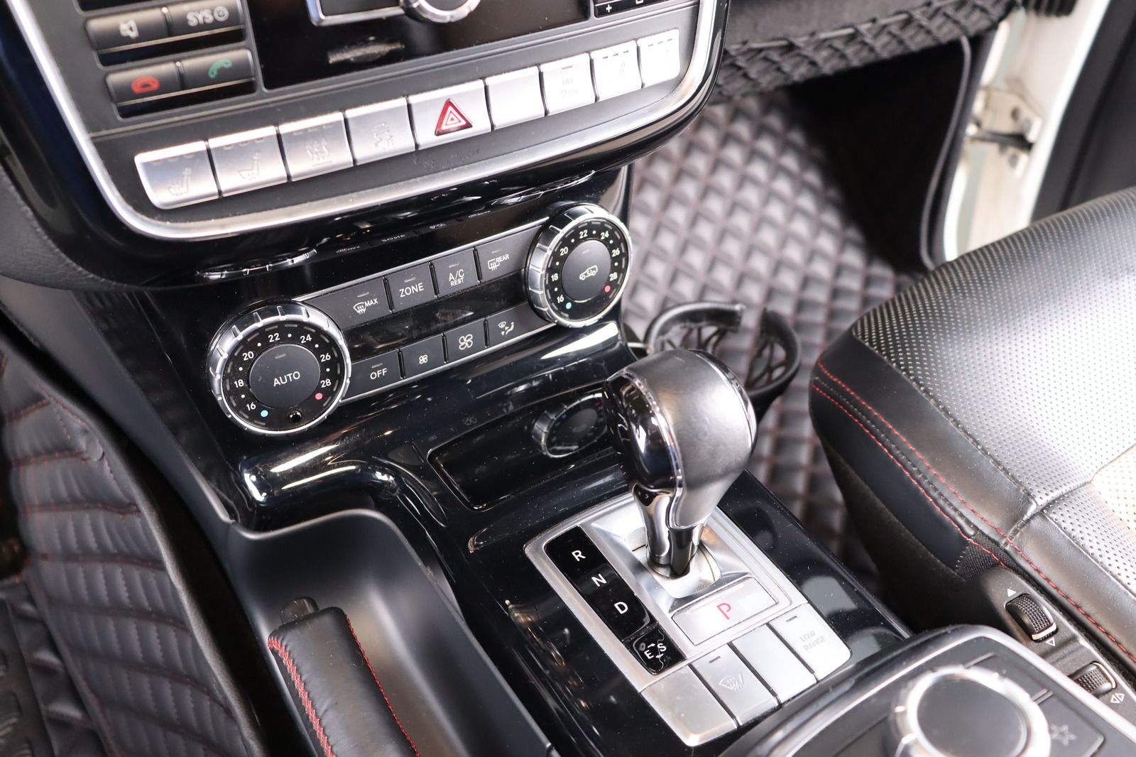 Fahrzeugabbildung Mercedes-Benz G 350 BlueTEC DESIGNO DIS * H&K 4x Sitzhzg. Navi