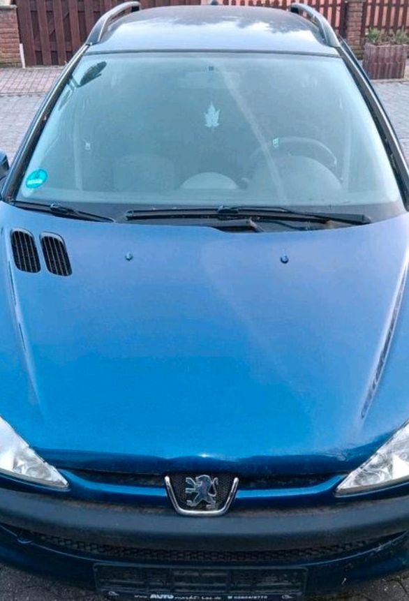 Peugeot  2004 — rear view