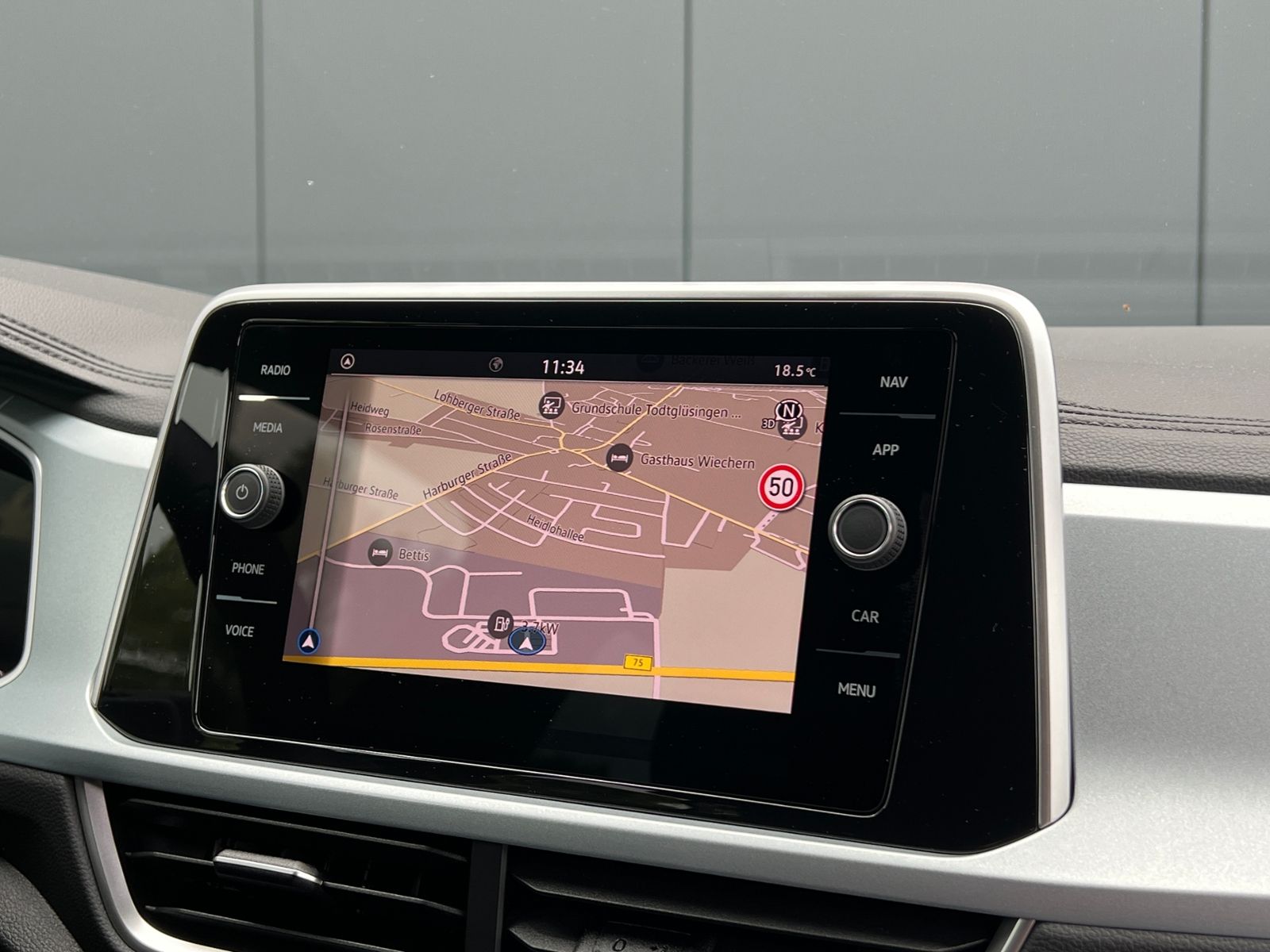 Fahrzeugabbildung Volkswagen T-Roc  GOAL 1.5 TSI DSG *AHK, Navi, Plus-Paket*