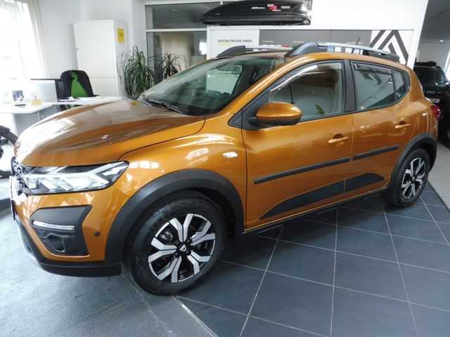 Dacia Sandero III Stepway Comfort LPG, 8-fach bereift