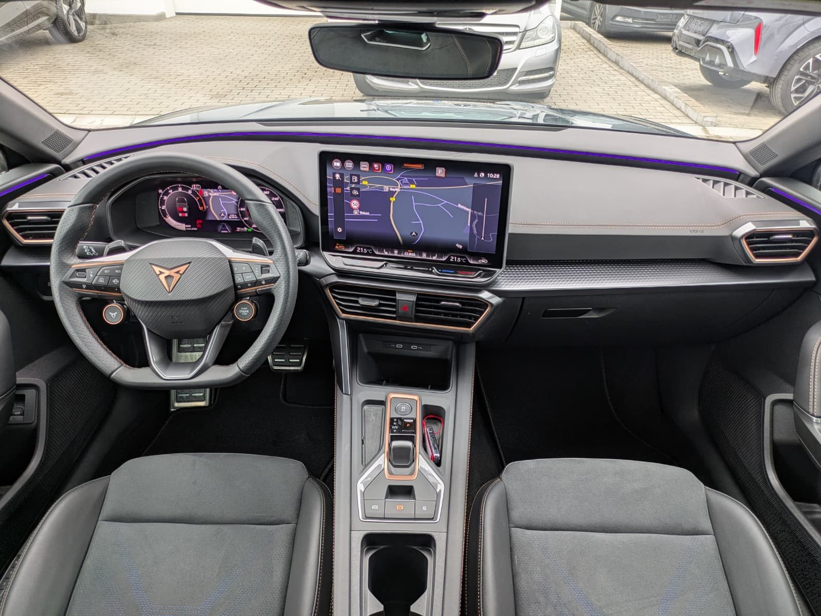 Fahrzeugabbildung CUPRA Leon 1.5 eTSI EDGE MATRIX*ACC*KAM*18"5JGARANTIE