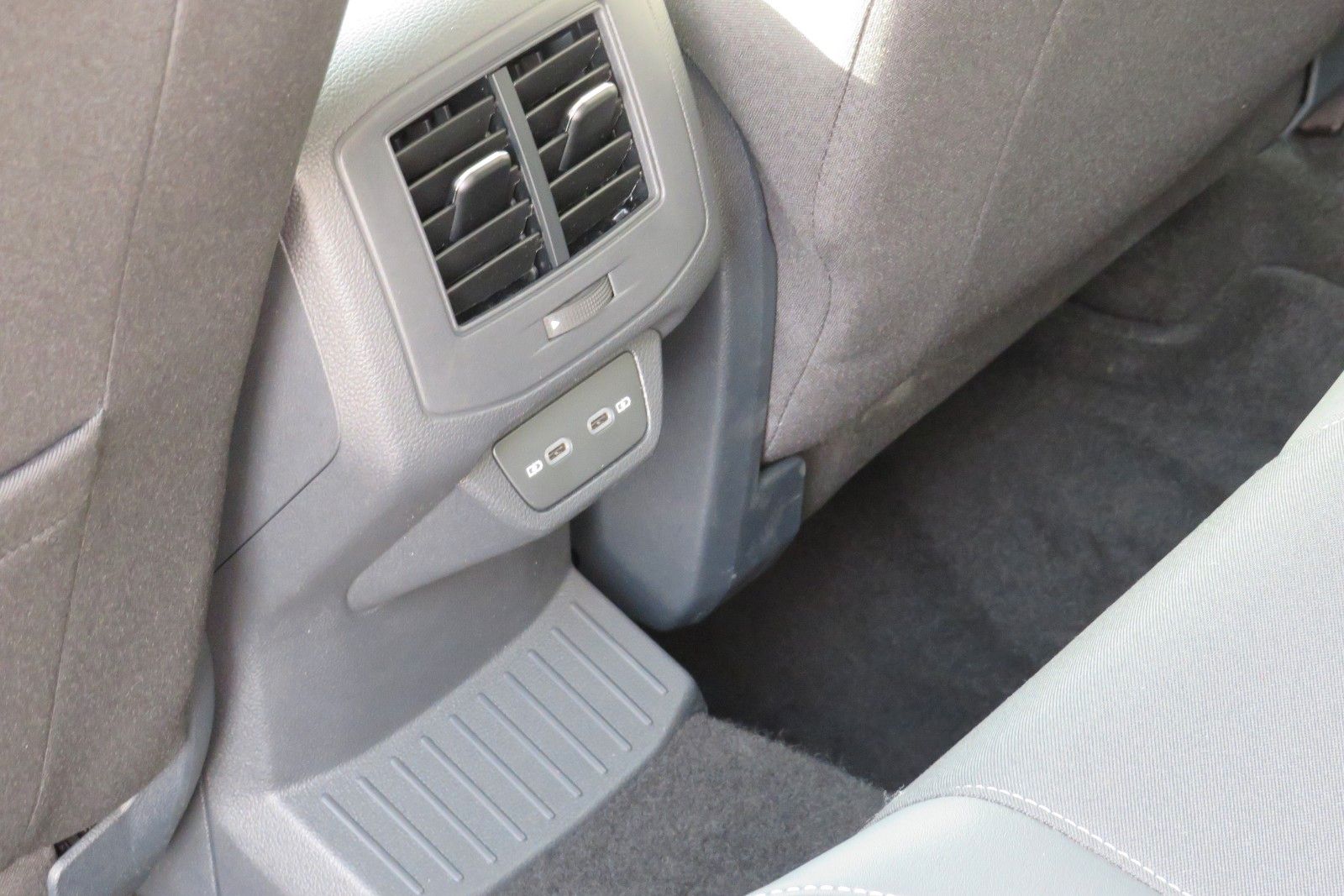 Fahrzeugabbildung Volkswagen T-Roc Style KAMERA ACC NAVI APP SITZH DIGI-COPI