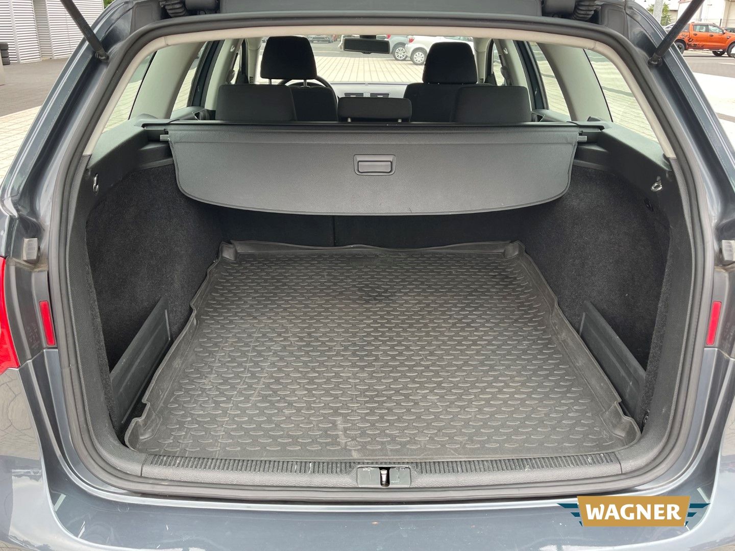 Fahrzeugabbildung Volkswagen Passat Variant Trendline Sitzheizung TÜV 03/2028