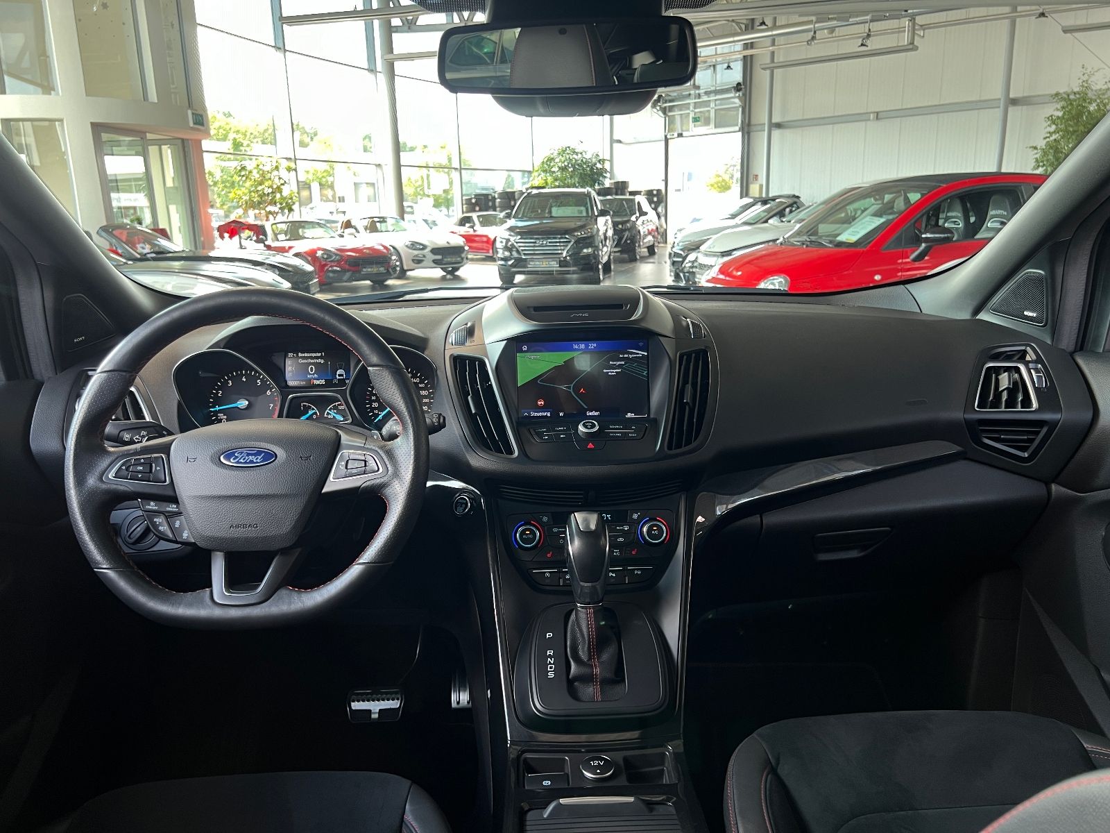 Fahrzeugabbildung Ford Kuga ST-Line PANO SONY RFK ACC