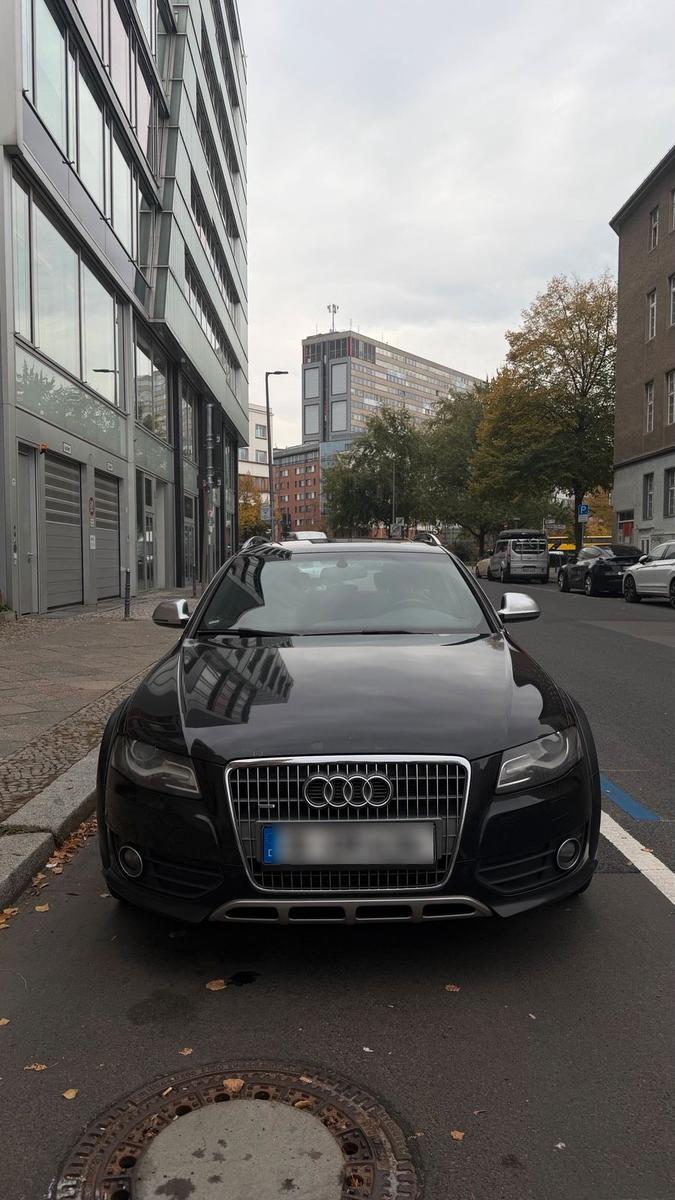 Audi A4 2009 — rear view
