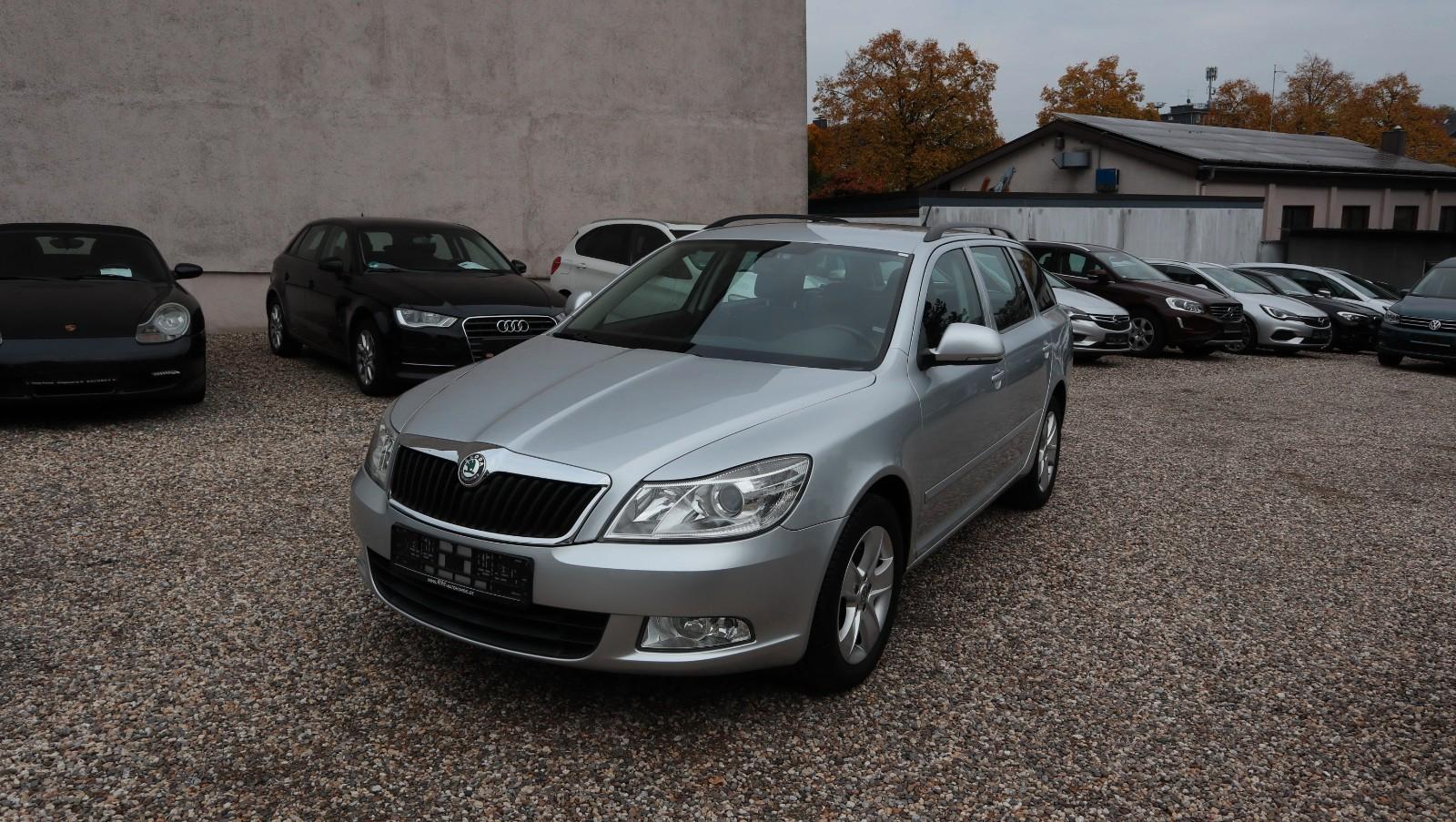 Skoda Octavia Combi Elegance*Leder*Klima*AHK*Automatik