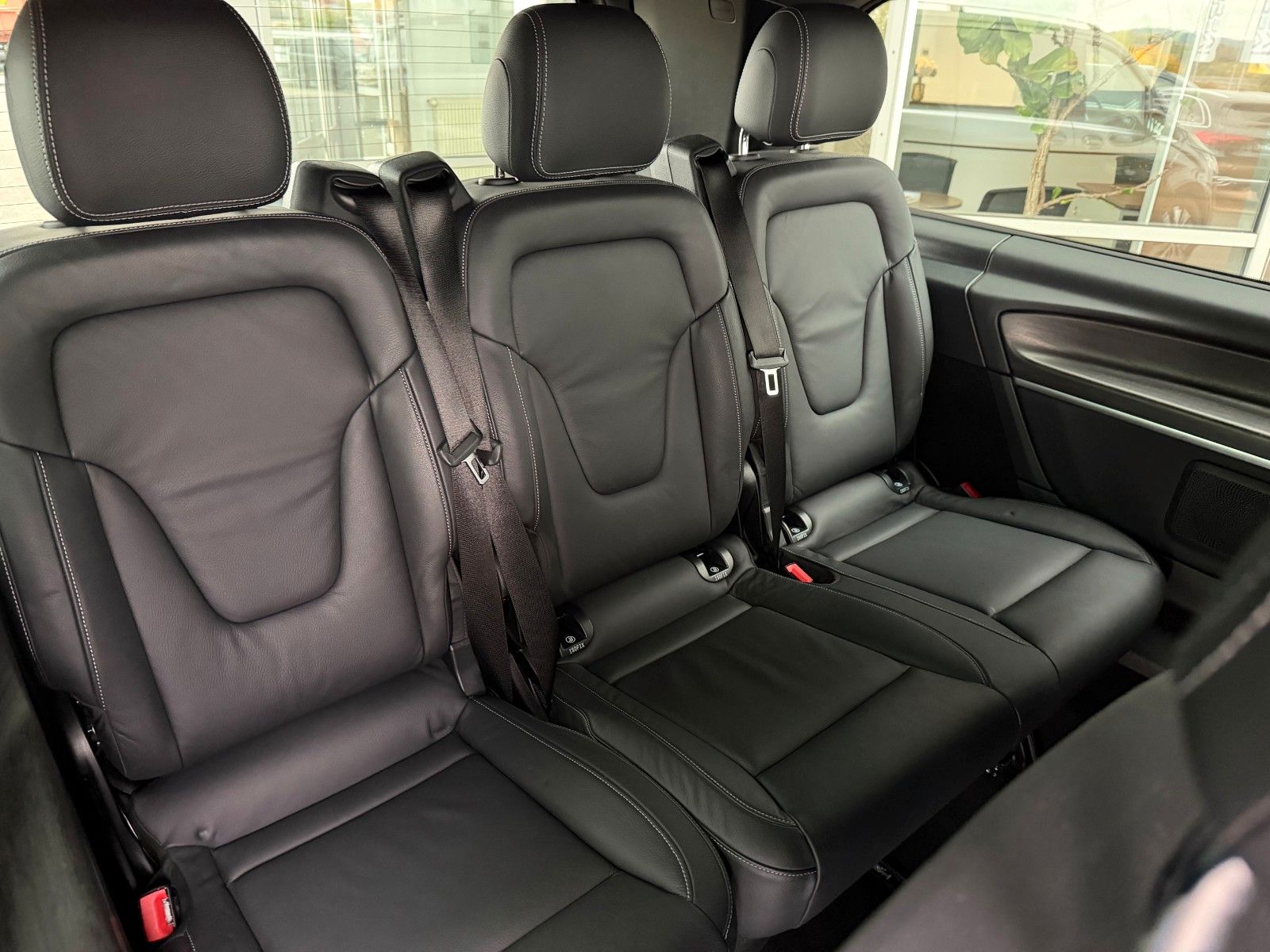 Fahrzeugabbildung Mercedes-Benz V 300 d AVANTGARDE Extralang 360Kamera Standh