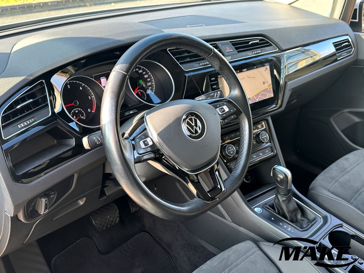 Touran Comfortline 2.0 TDI DSG AHK STDHZ LED ACC