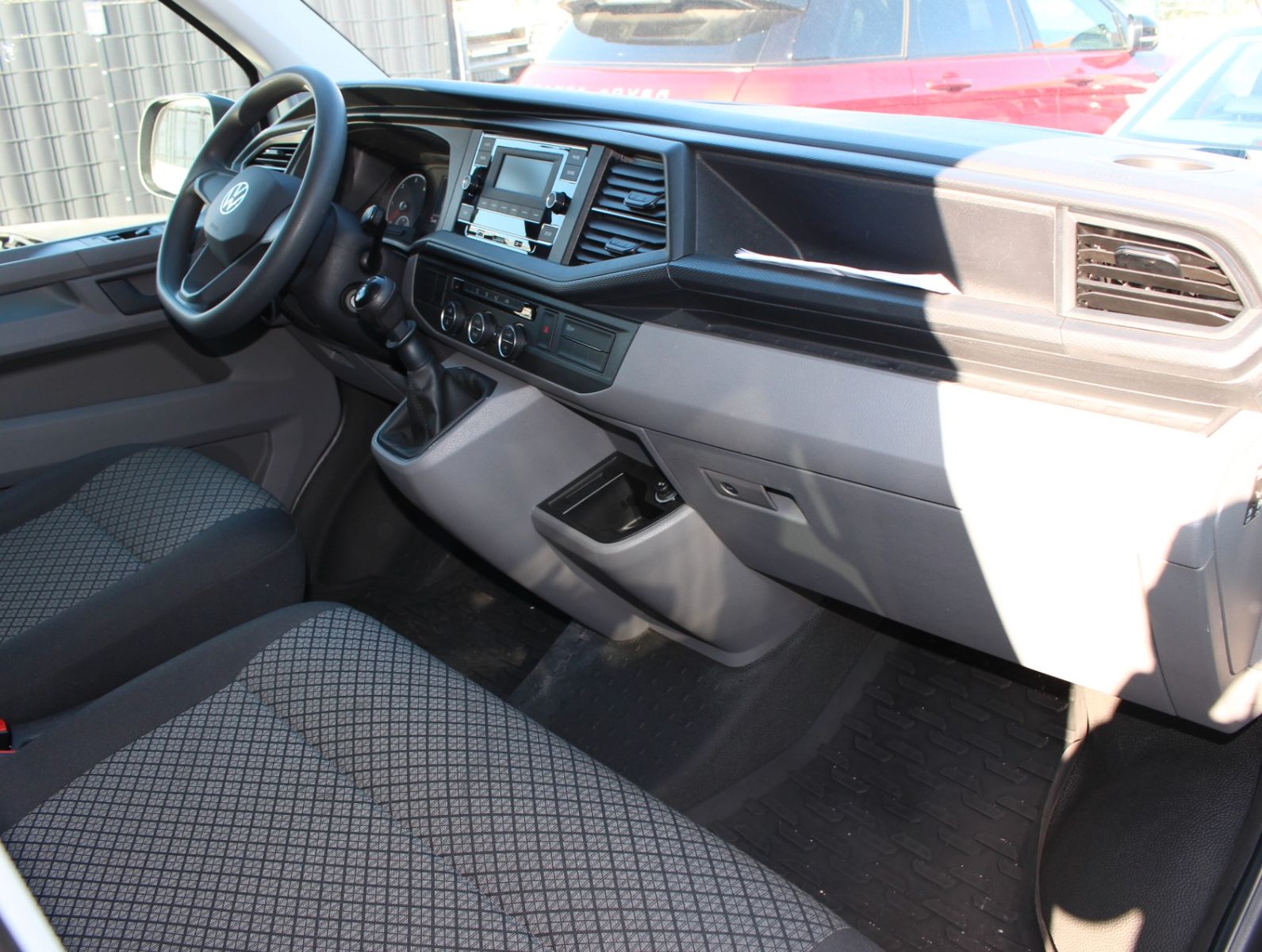 Fahrzeugabbildung Volkswagen T6 Caravelle 1. Hand UNFALL*