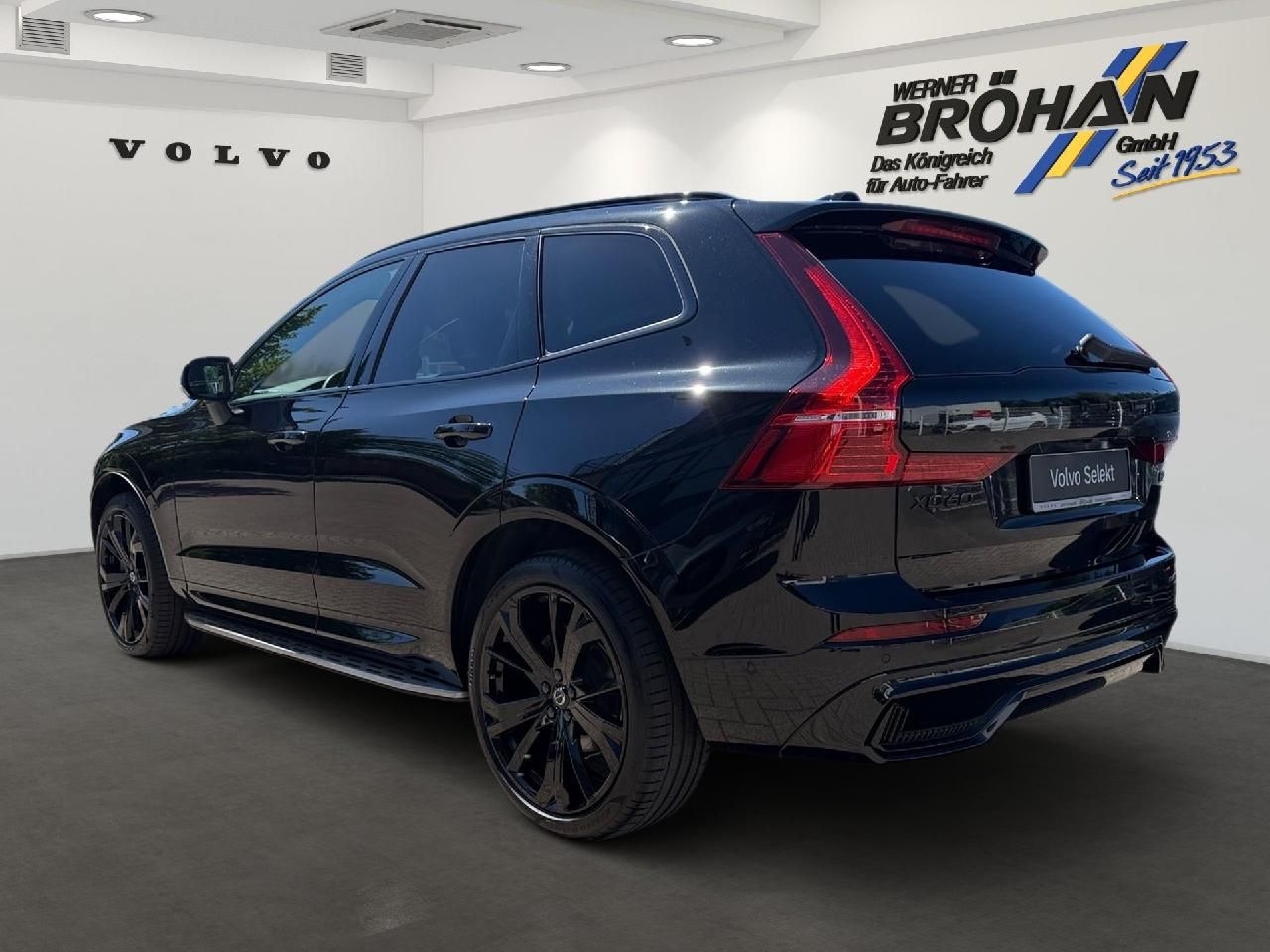 Fahrzeugabbildung Volvo XC60 B5 Benzin AWD Plus Black Edition
