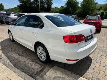Fahrzeugabbildung Volkswagen Jetta VI 1.2 TFSI Life Navi