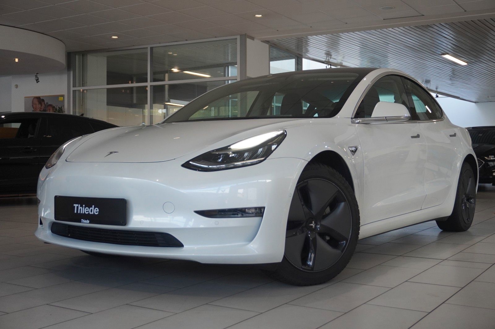 Fahrzeugabbildung Tesla Model 3 LONGRANGE DUAL-MOTOR NAVI/KAMERA/SH/PANO