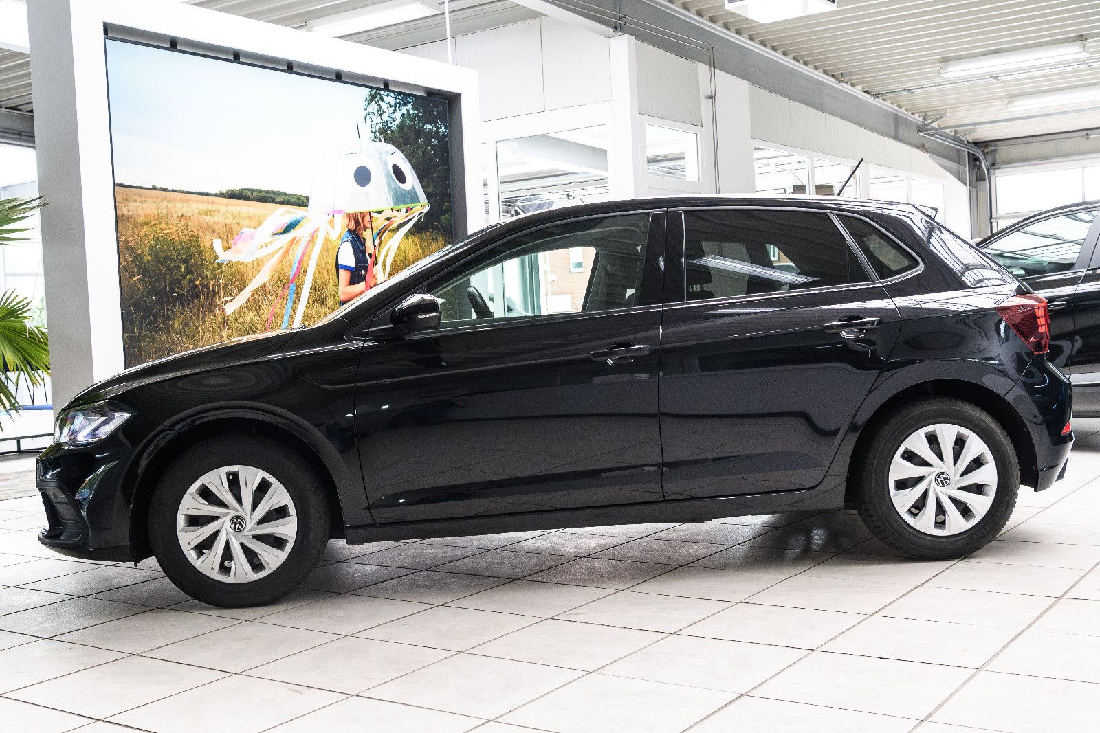 Fahrzeugabbildung Volkswagen Polo VI Life+LED+SHZ+NAVI+GJR+KEYLESS+DAB+AUTOMA