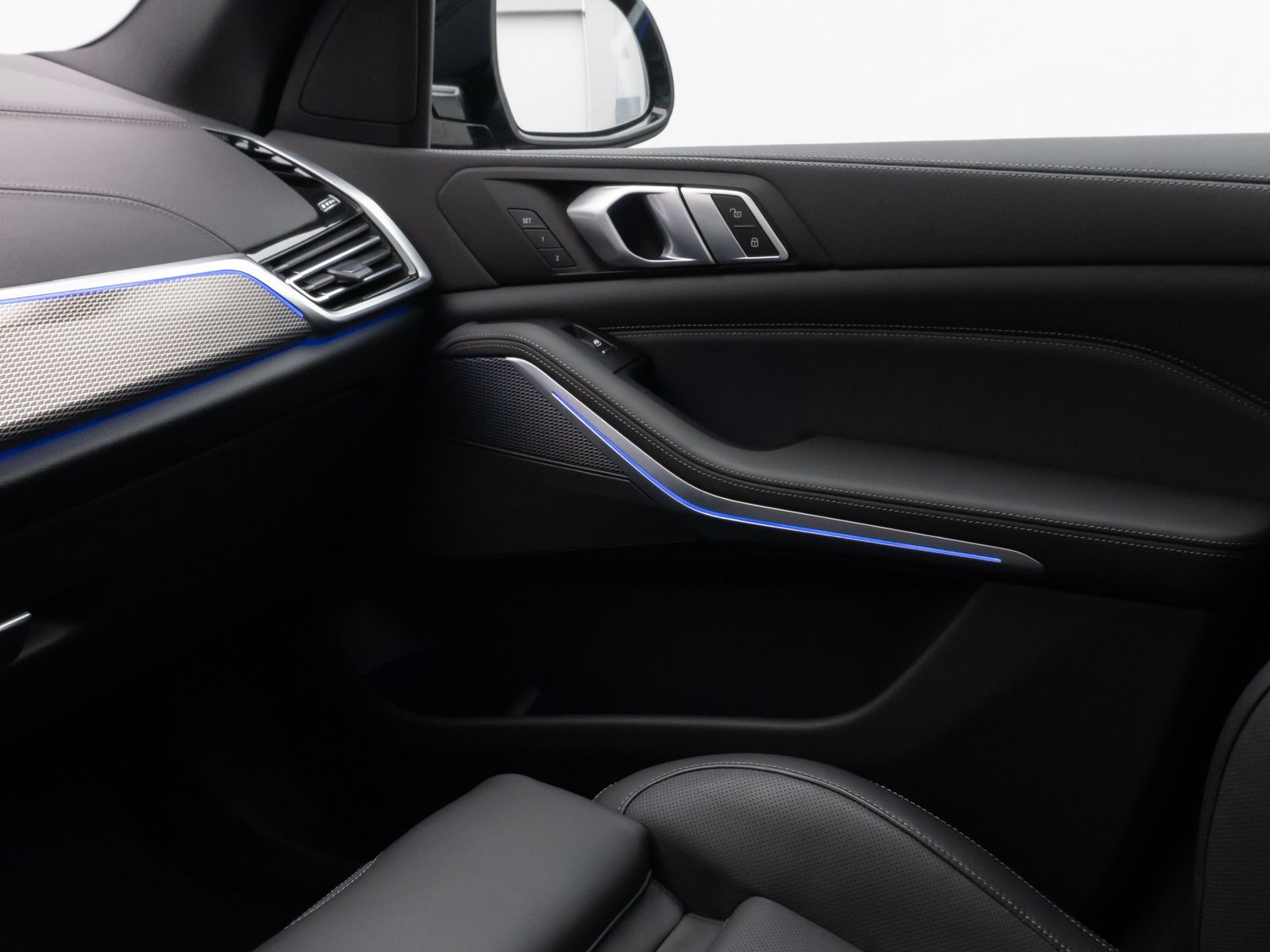 Fahrzeugabbildung BMW X5 xD40d M Sport SkyLounge 360°HUD DAB HiFi 21"