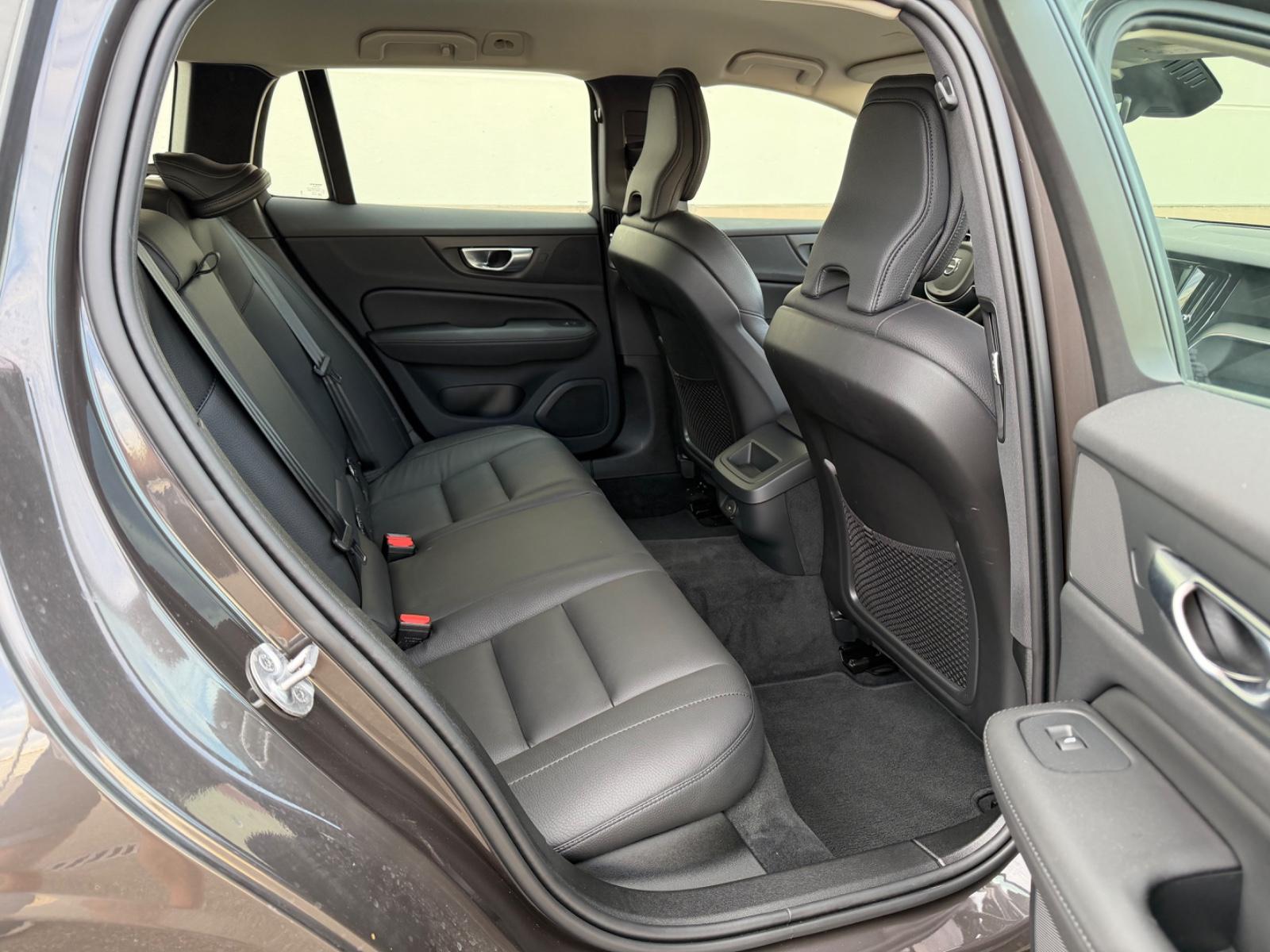 Volvo V60 B3 Automatik LEDER+NAVI+LED+AHK+CAM, миниатюра 8