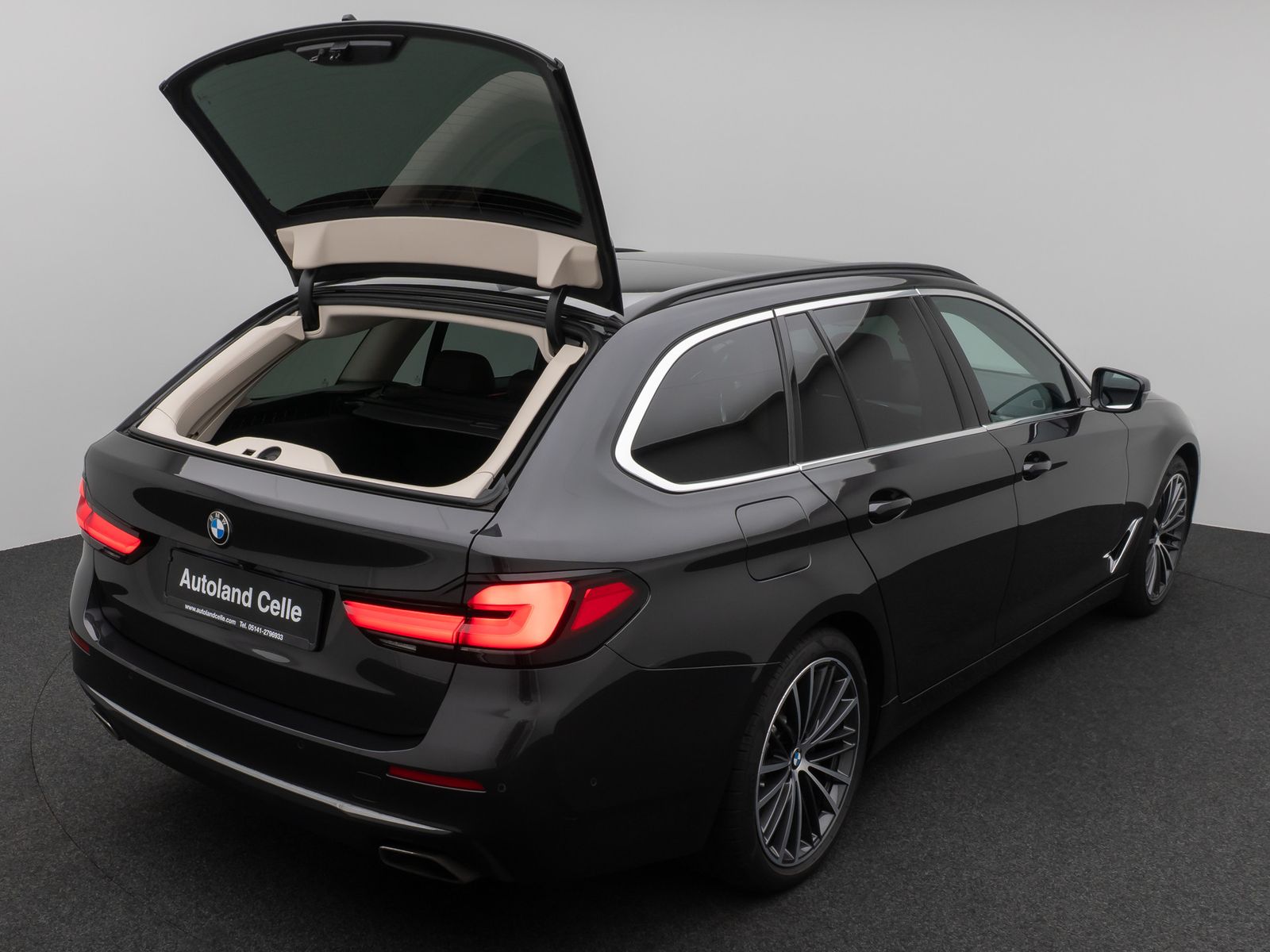 Fahrzeugabbildung BMW 530d xD Luxury Line Panorama HUD Individual 19Zl