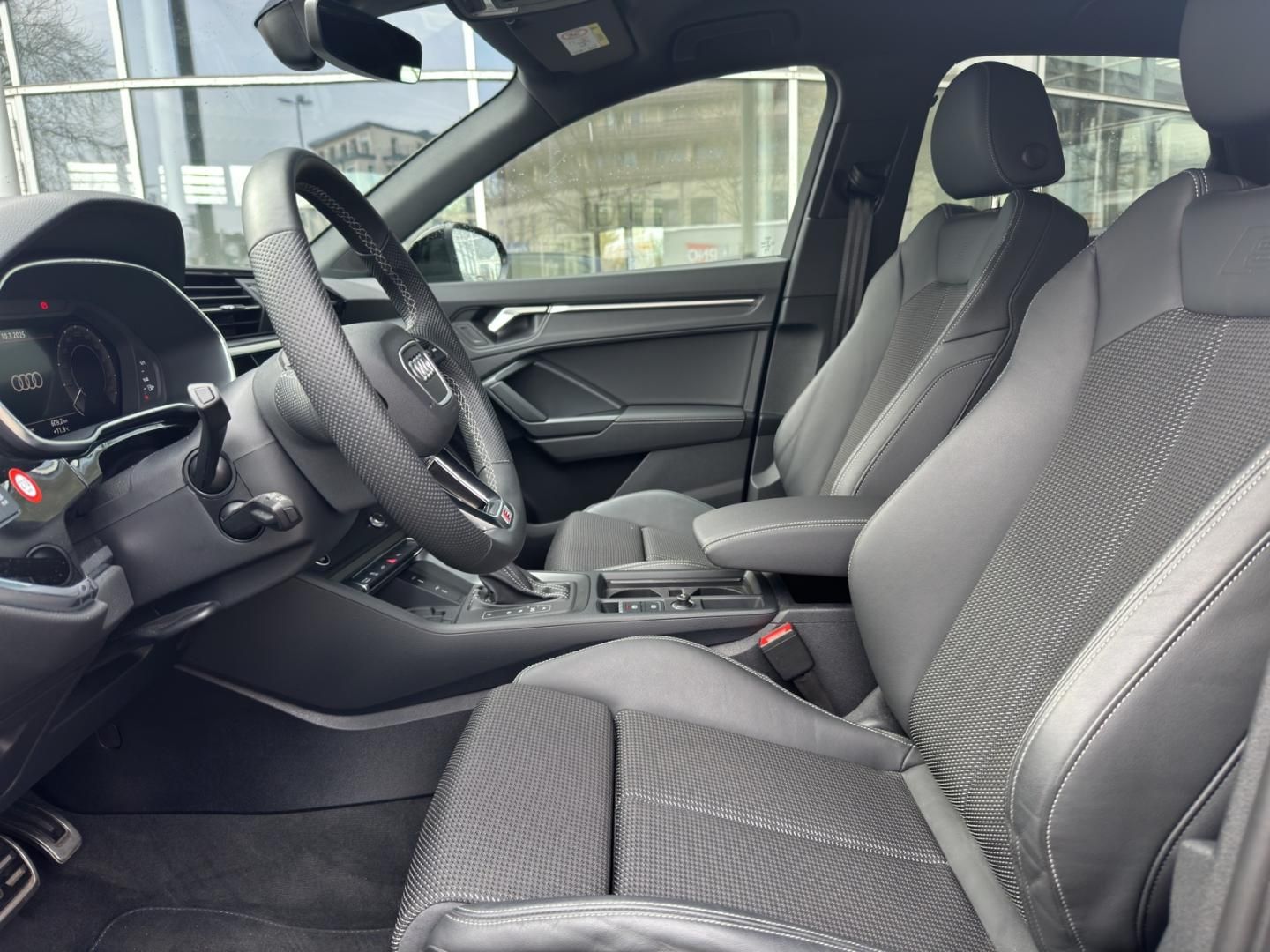 Fahrzeugabbildung Audi Q3 TFSI e S line Q3 45 TFSIe S tronic Business A