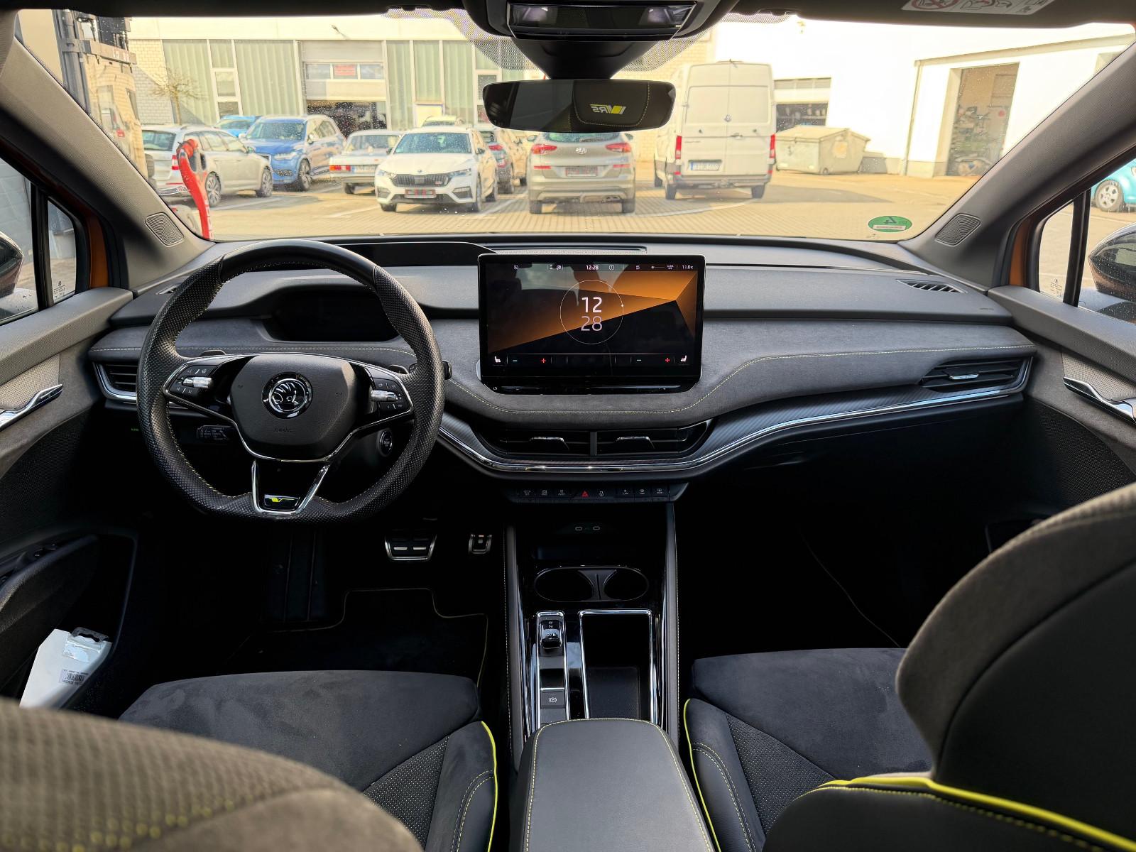 Skoda Enyaq RS*ACC*SZHZNG*NAVI*360°*CARPLAY*AMBIENTE*