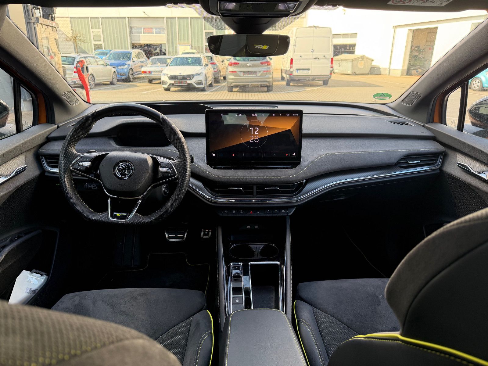 Fahrzeugabbildung SKODA Enyaq RS*ACC*SZHZNG*NAVI*360°*CARPLAY*AMBIENTE*