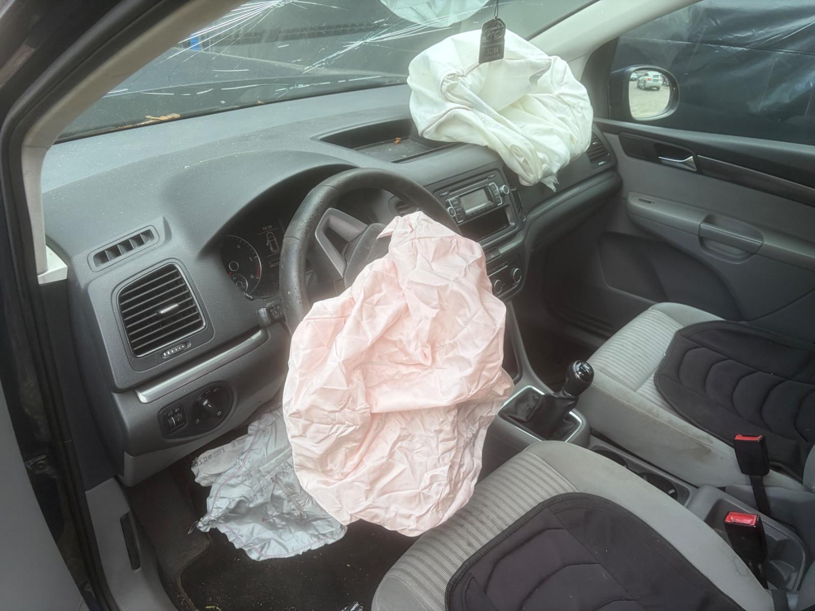 Seat Alhambra 2012 — photo 8