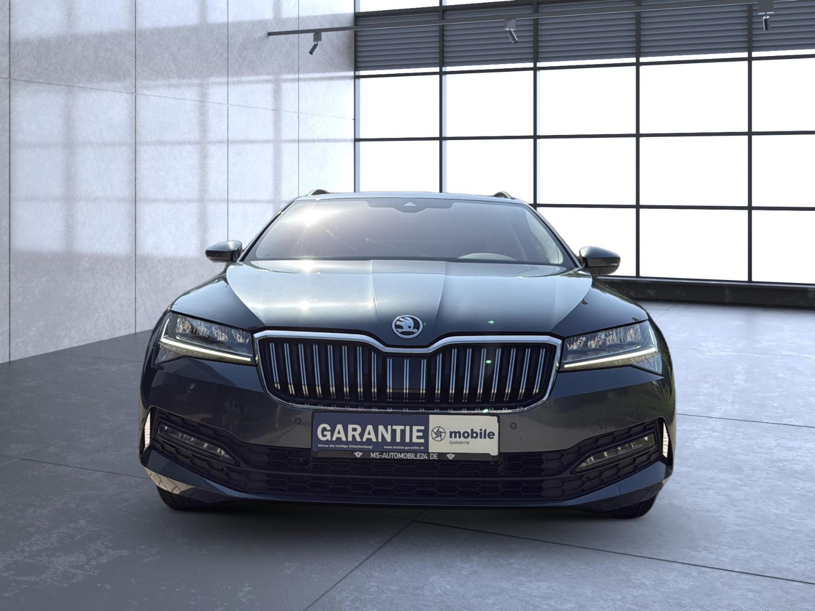 Fahrzeugabbildung SKODA Superb Combi 2.0 TDI / unfallfrei /AHK