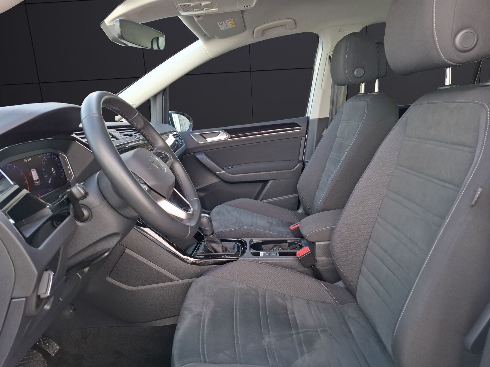 Fahrzeugabbildung Volkswagen Touran TSI Highline DSG 7-Si AHK AID ACC RFK SH