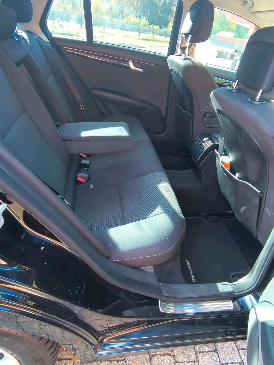 Mercedes-Benz C200 2011 — photo 11