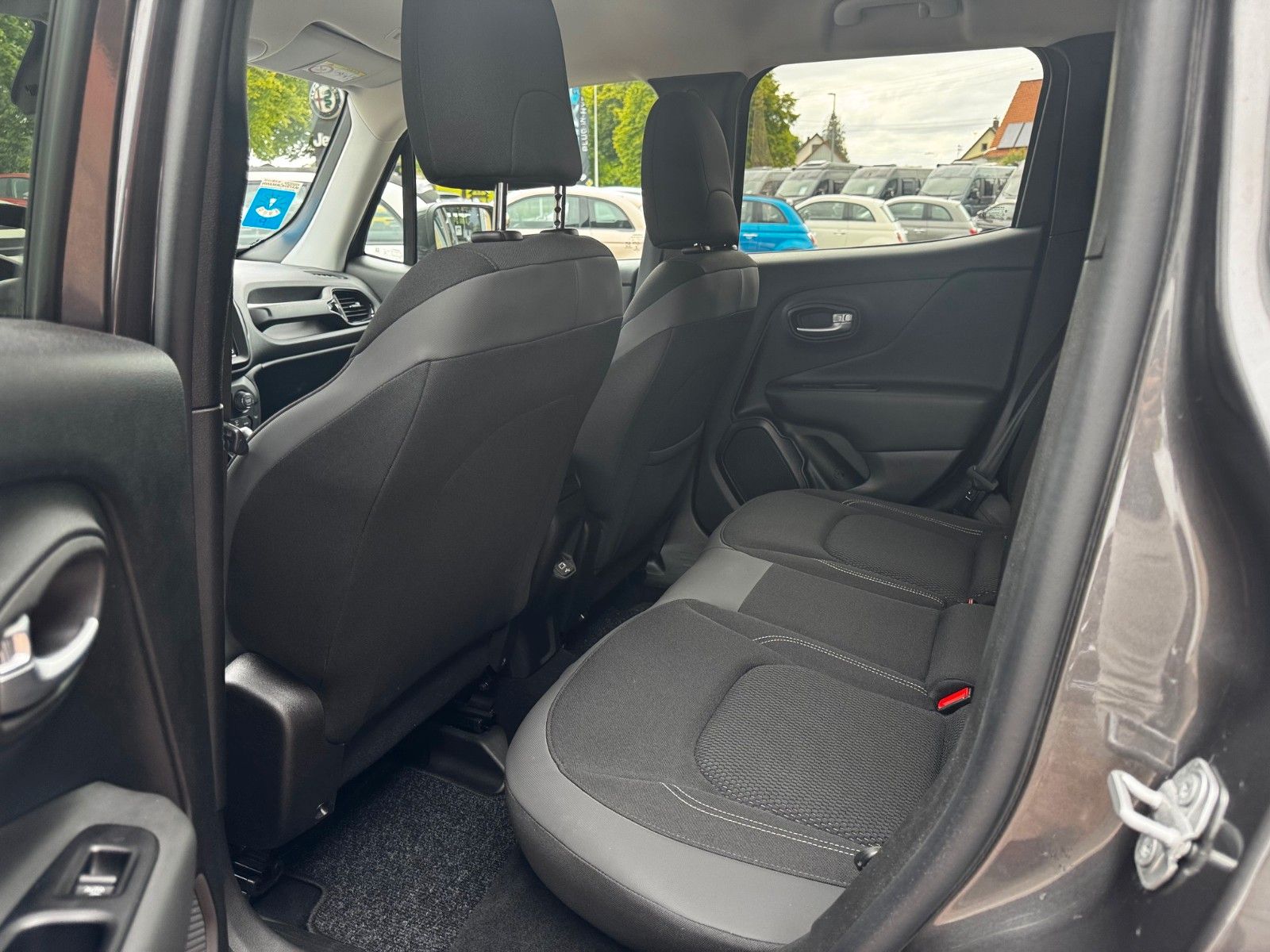 Fahrzeugabbildung Jeep Renegade Limited Automatik LED NAVI KAMERA ACC