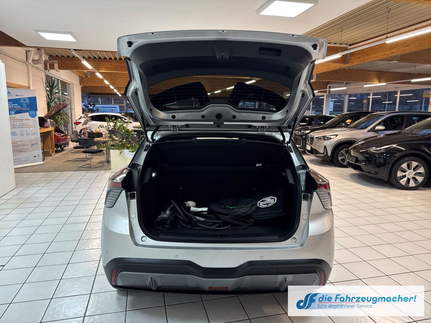 Fahrzeugabbildung MG MG4 Luxury Digitales Cockpit 360 Kamera LED ACC