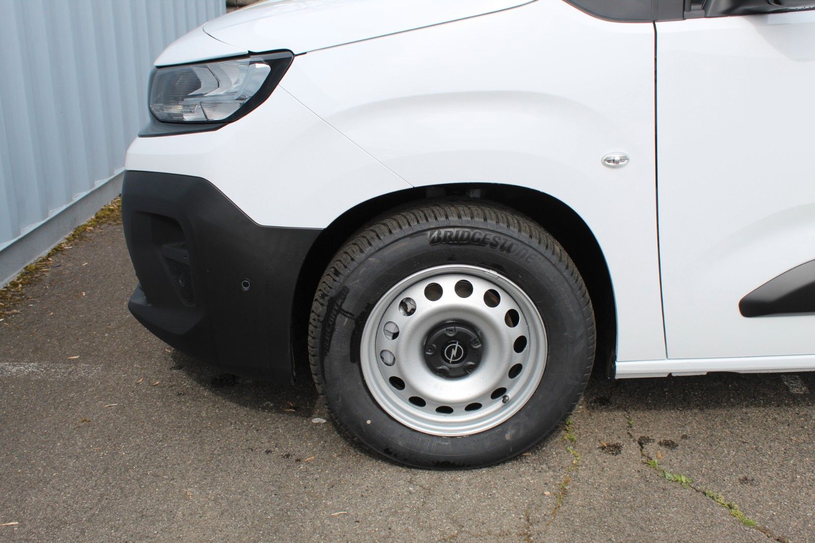 Fahrzeugabbildung Opel Combo Cargo Elektro11KW*Navi*SHZ*PDC*RFK*Holzbod