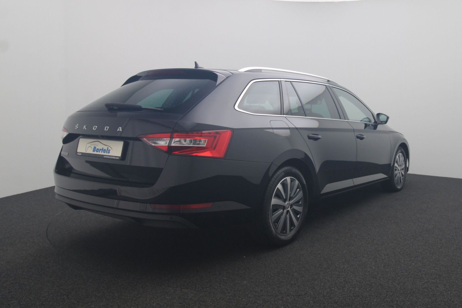 Fahrzeugabbildung SKODA Superb Combi Ambition LED ACC Navi