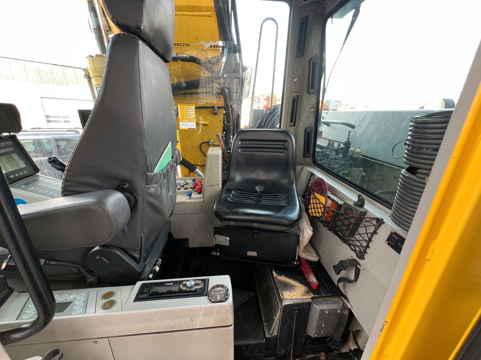 Fahrzeugabbildung Liebherr A 900 C ZW Litronic / 18.866h / 2008