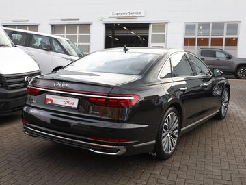Audi A8 - 4