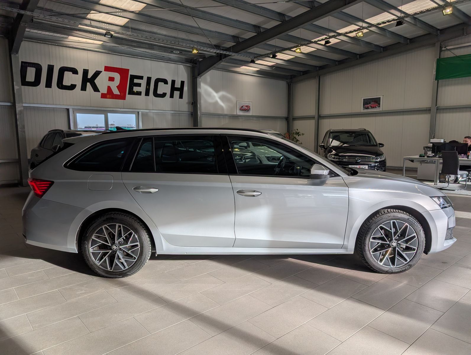 Fahrzeugabbildung SKODA Octavia 1.5 TSI mHEV DSG ACC Style-Paket AHK 17"