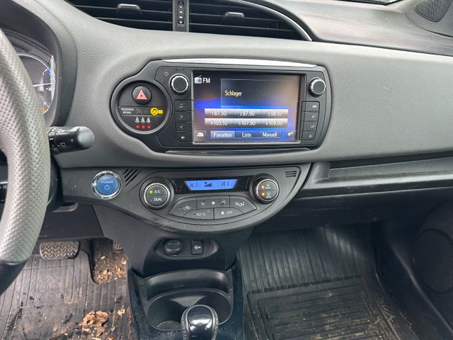 Toyota Yaris Style Hybrid *Unfall*