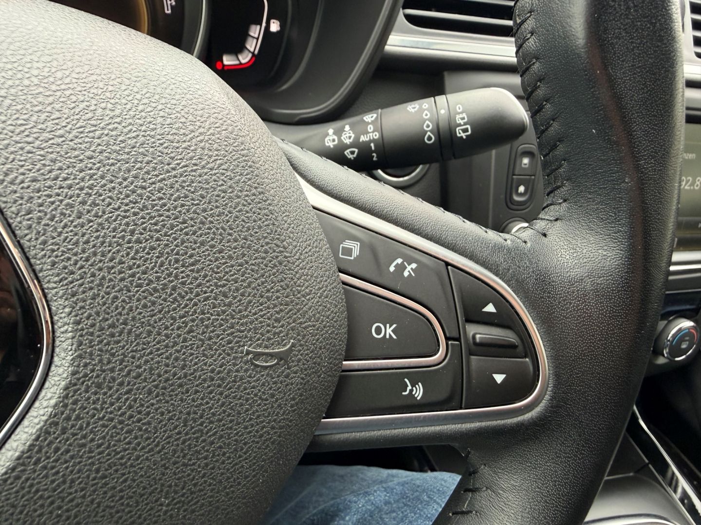 Fahrzeugabbildung Renault Kadjar Experience AHK CarPlay Temp klima Keyless