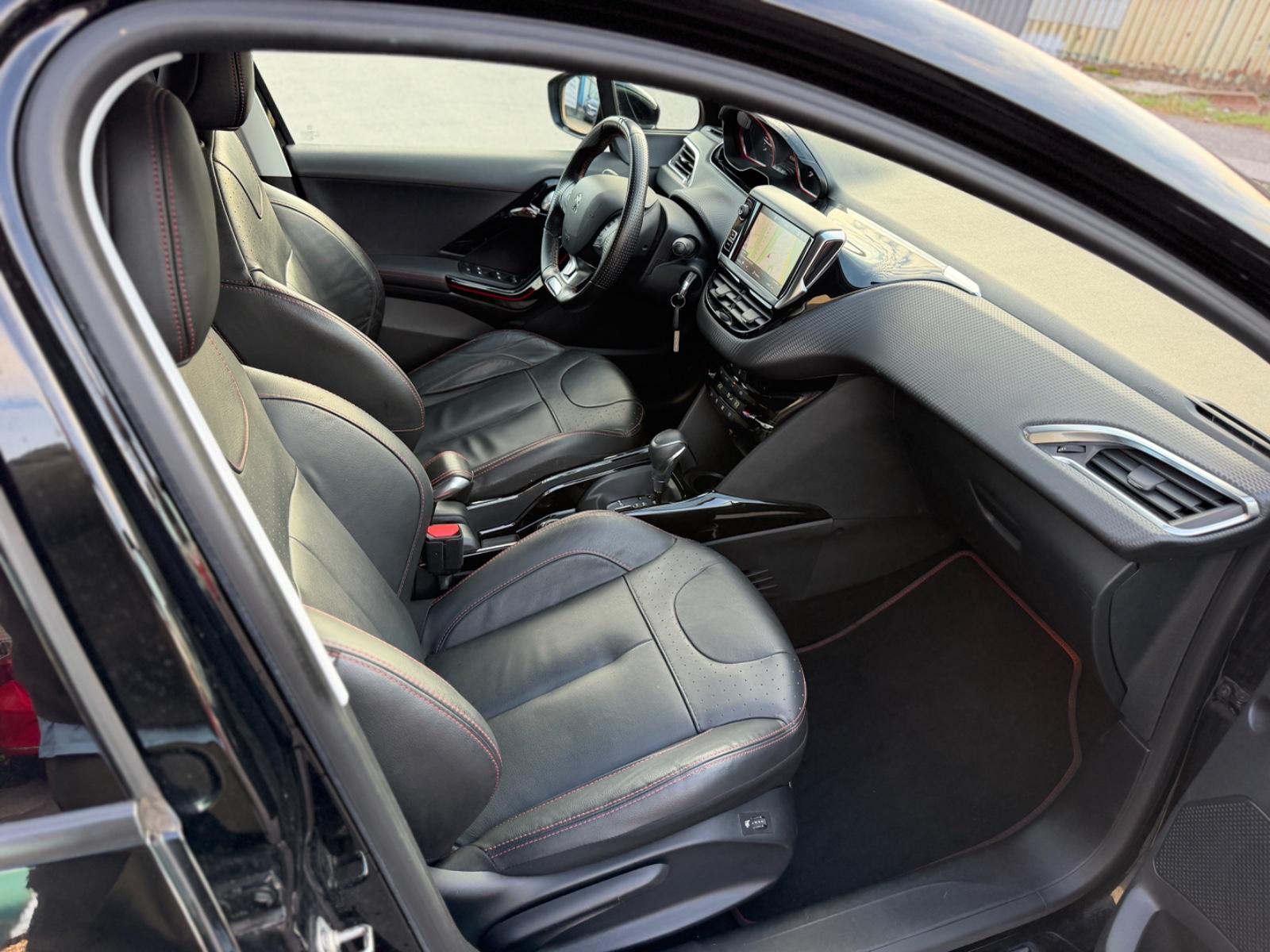 Peugeot 2008 Allure GT-Line Aut. *LEDER*KAMERA*NAVI*LED*