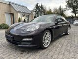 Porsche Panamera S - Porsche Panamera mit Benzin-Antrieb: Braun