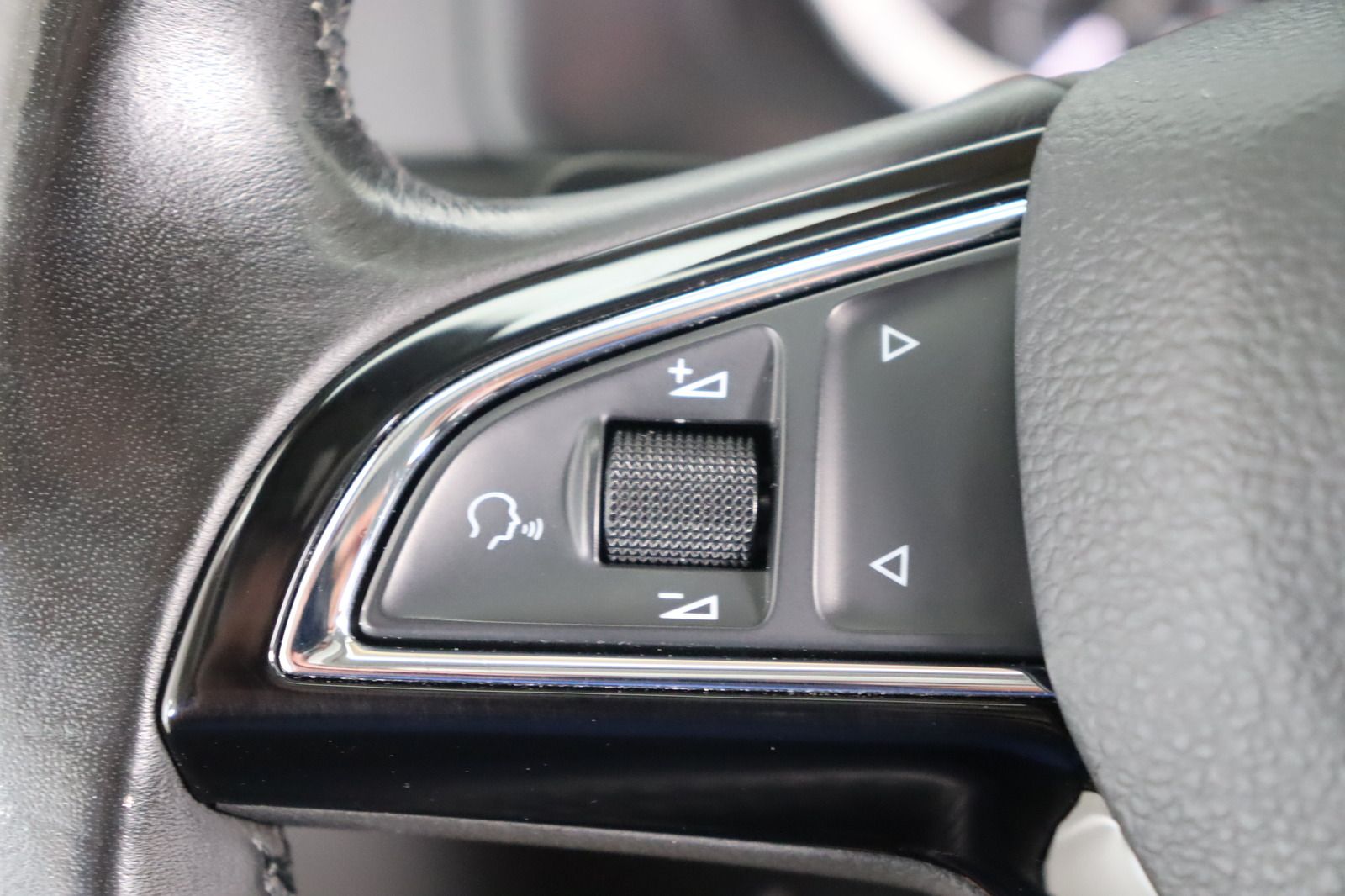Fahrzeugabbildung SKODA Karoq 4x4 Memory * Navi * DSG * LED * AHK