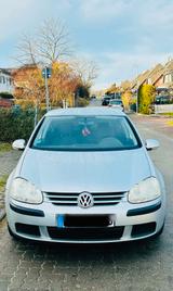 Volkswagen Golf 5 1,6 l Benziner sehr gute Zustand 10... - Volkswagen Golf aus 2005: Golf5